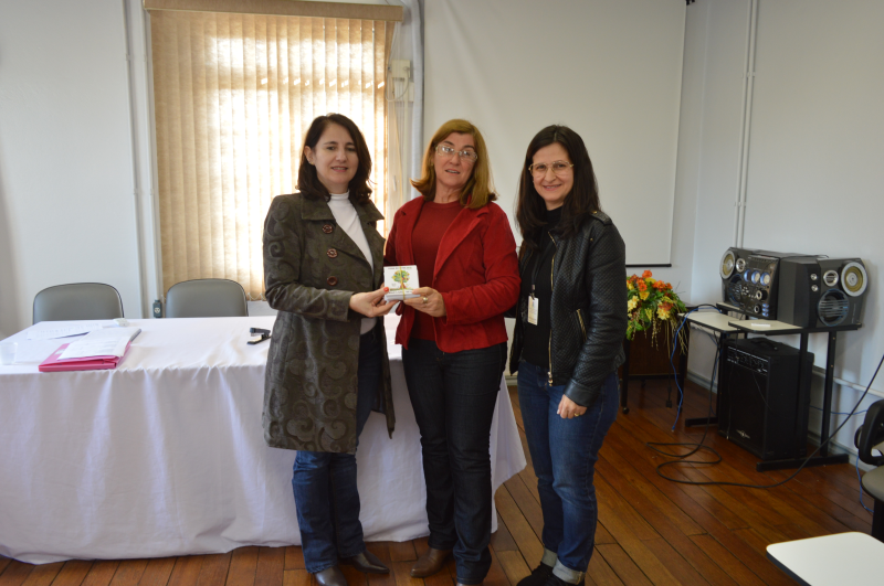 Vale-livro beneficiará três mil estudantes